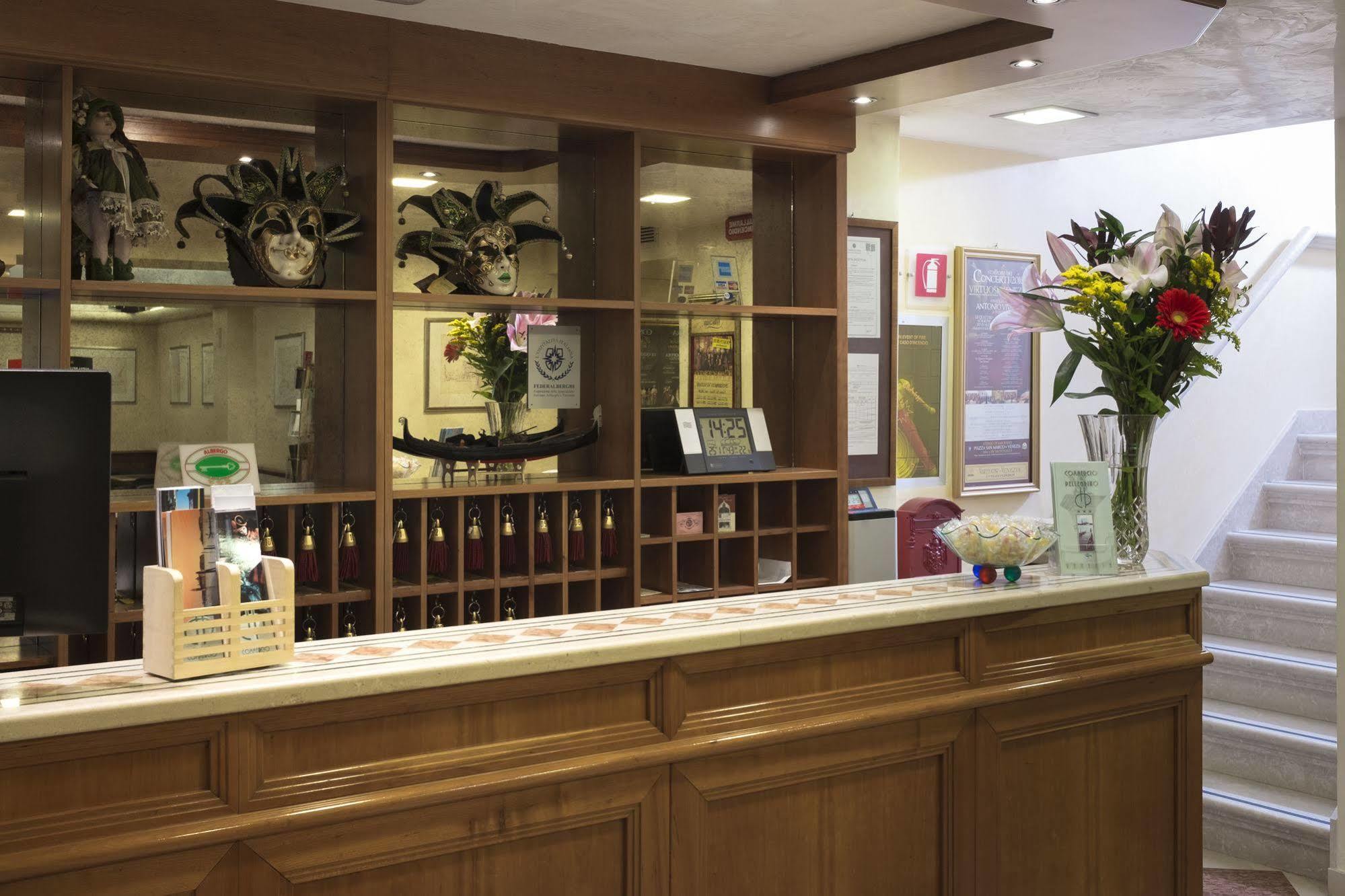 Hotel Commercio & Pellegrino Venice Exterior photo